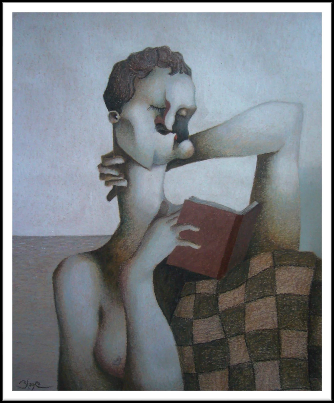 Mujer leyendo en el mar