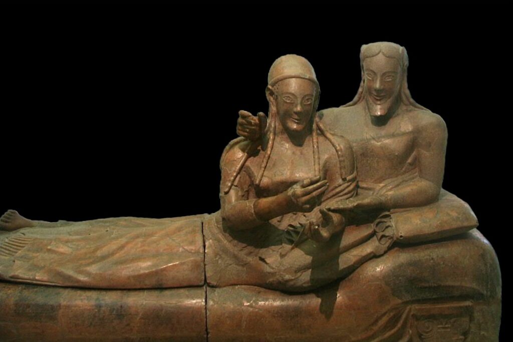 escultura sarcofago de los esposos