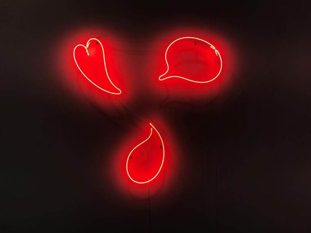 escultura neon