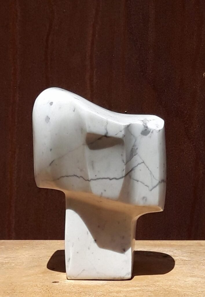 escultura contemporanea marmol