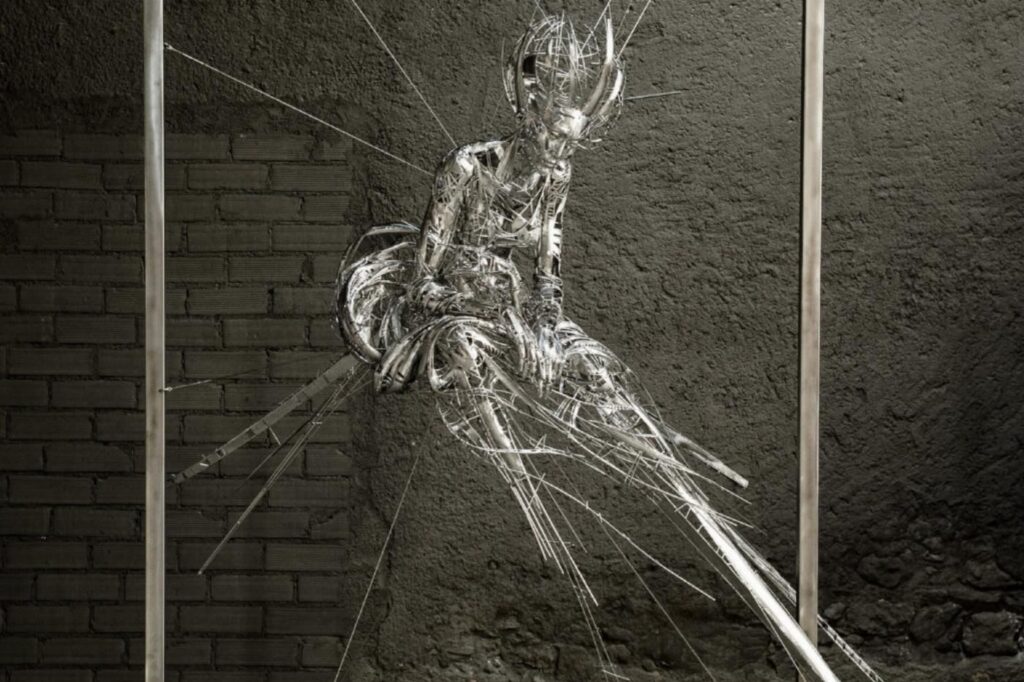 escultura metal