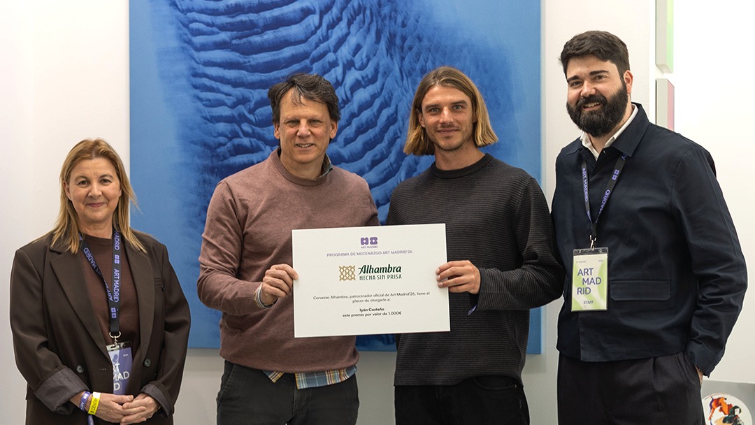 Iyán Castaño recibe el Premio Cervezas Alhambra al Artista Emergente del Año