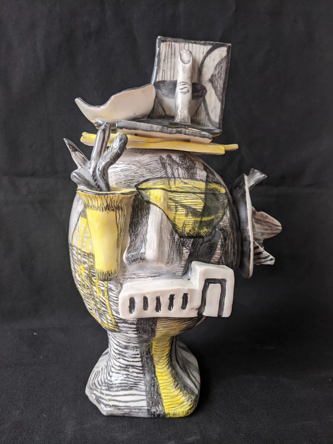 Cabeza con dibujo | Montserrat Gómez