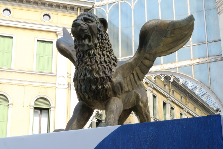 León de la Bienal de Venecia