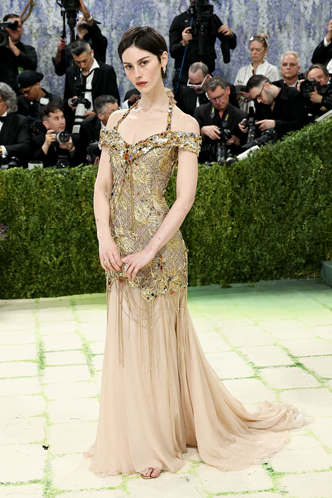Gracie Abrams en la MET Gala 2026 (Foto por Jamie McCarthy/Getty Images)